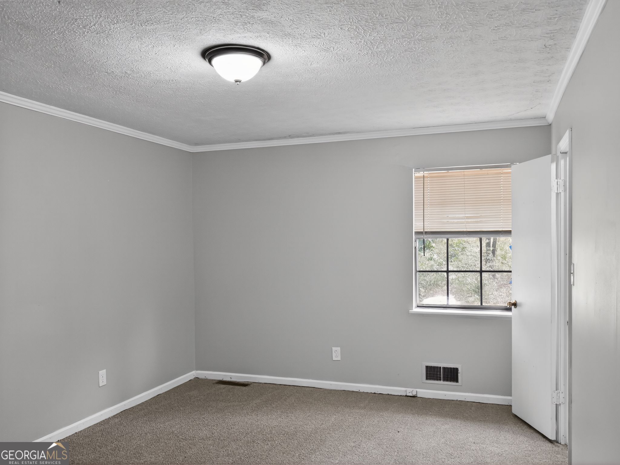 556 Roy Huie Road Riverdale, GA 30274 - Photo 16 of 31 an empty room with windows