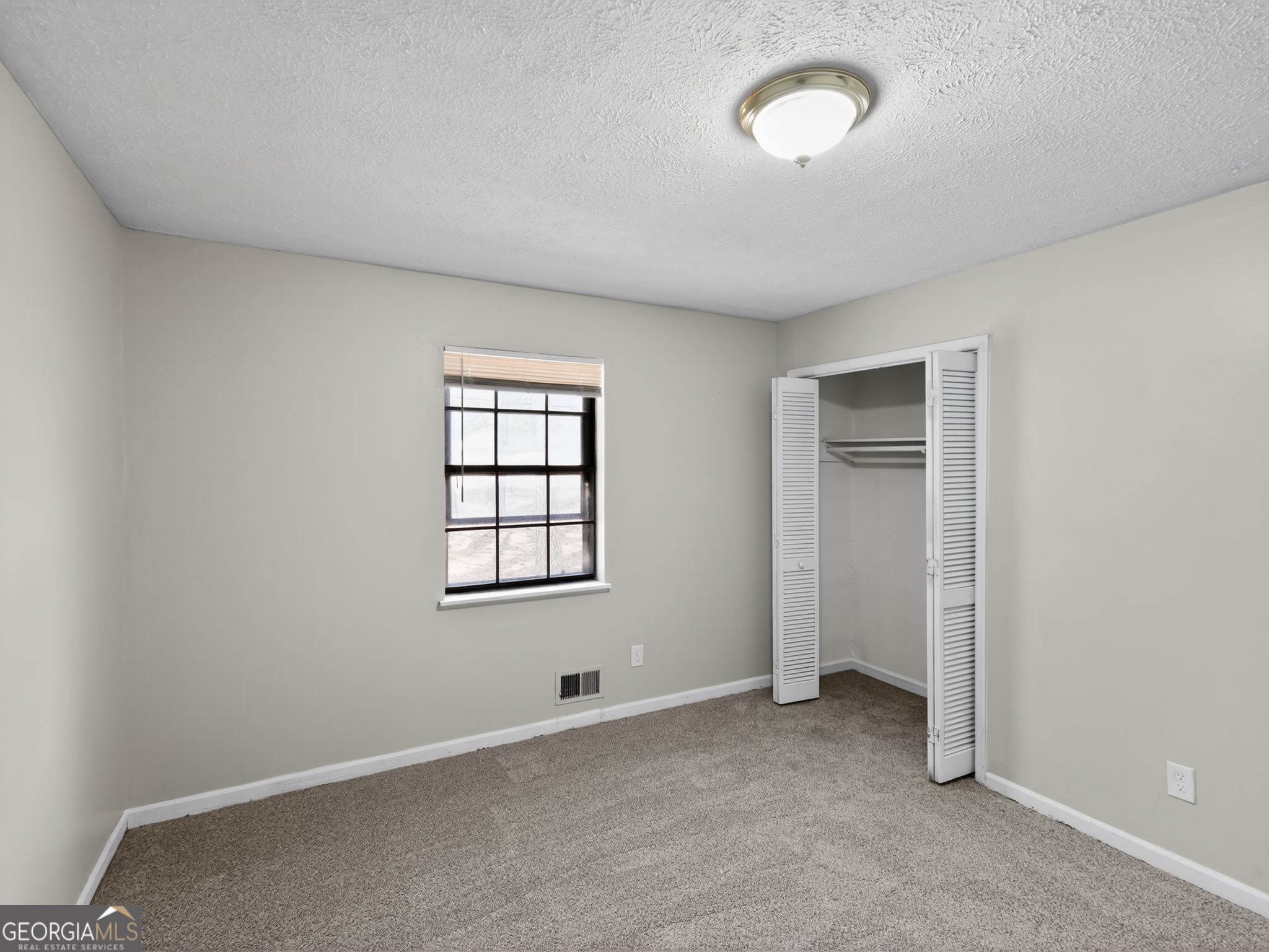 556 Roy Huie Road Riverdale, GA 30274 - Photo 20 of 31 an empty room with a window