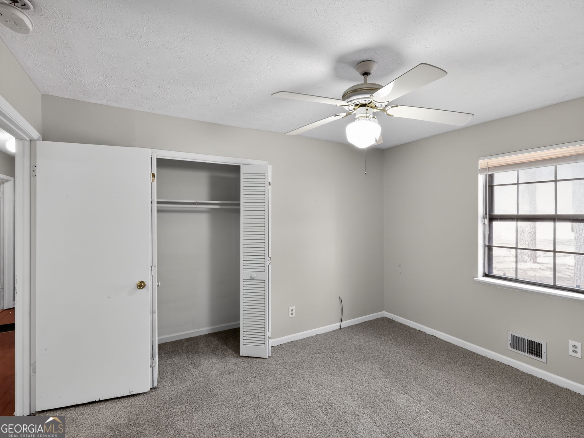 556 Roy Huie Road Riverdale, GA 30274 - Photo 22 of 31 an empty room with windows and ceiling fan