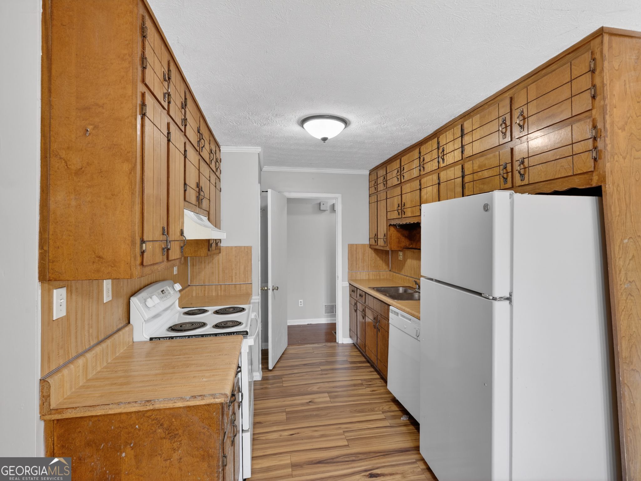 556 Roy Huie Road Riverdale, GA 30274 - Photo 10 of 31 a kitchen with a refrigerator and a stove