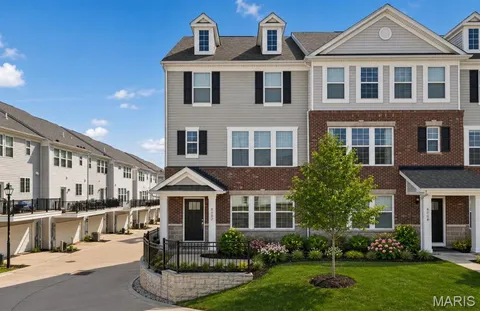 $595,000 | 8002 Townes Way, St. Louis, MO 63117
