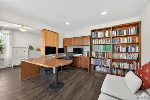 $595,000 | 8002 Townes Way, St. Louis, MO 63117