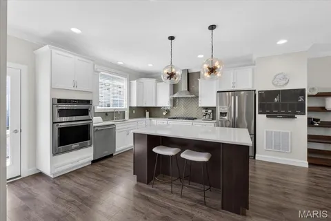 $595,000 | 8002 Townes Way, St. Louis, MO 63117