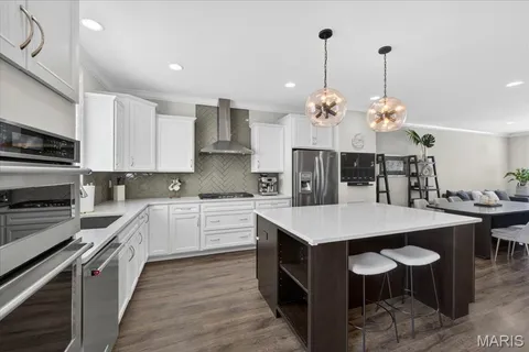 $595,000 | 8002 Townes Way, St. Louis, MO 63117