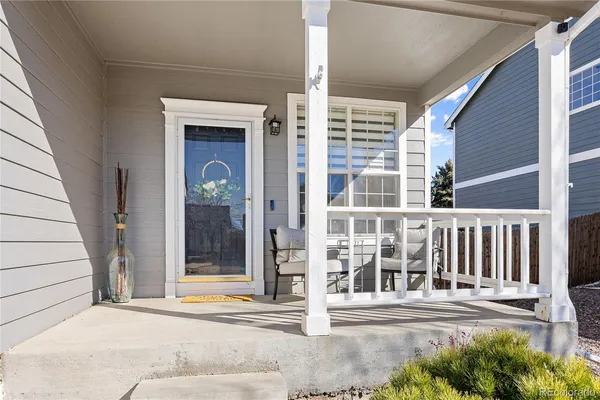 a view of a entrance of the house