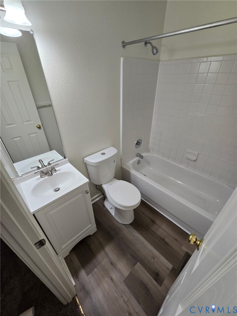 3510 East Richmond Road, Unit U12 Richmond, VA 23223 - Photo 9 of 26 a bathroom with a sink a toilet and a bathtub