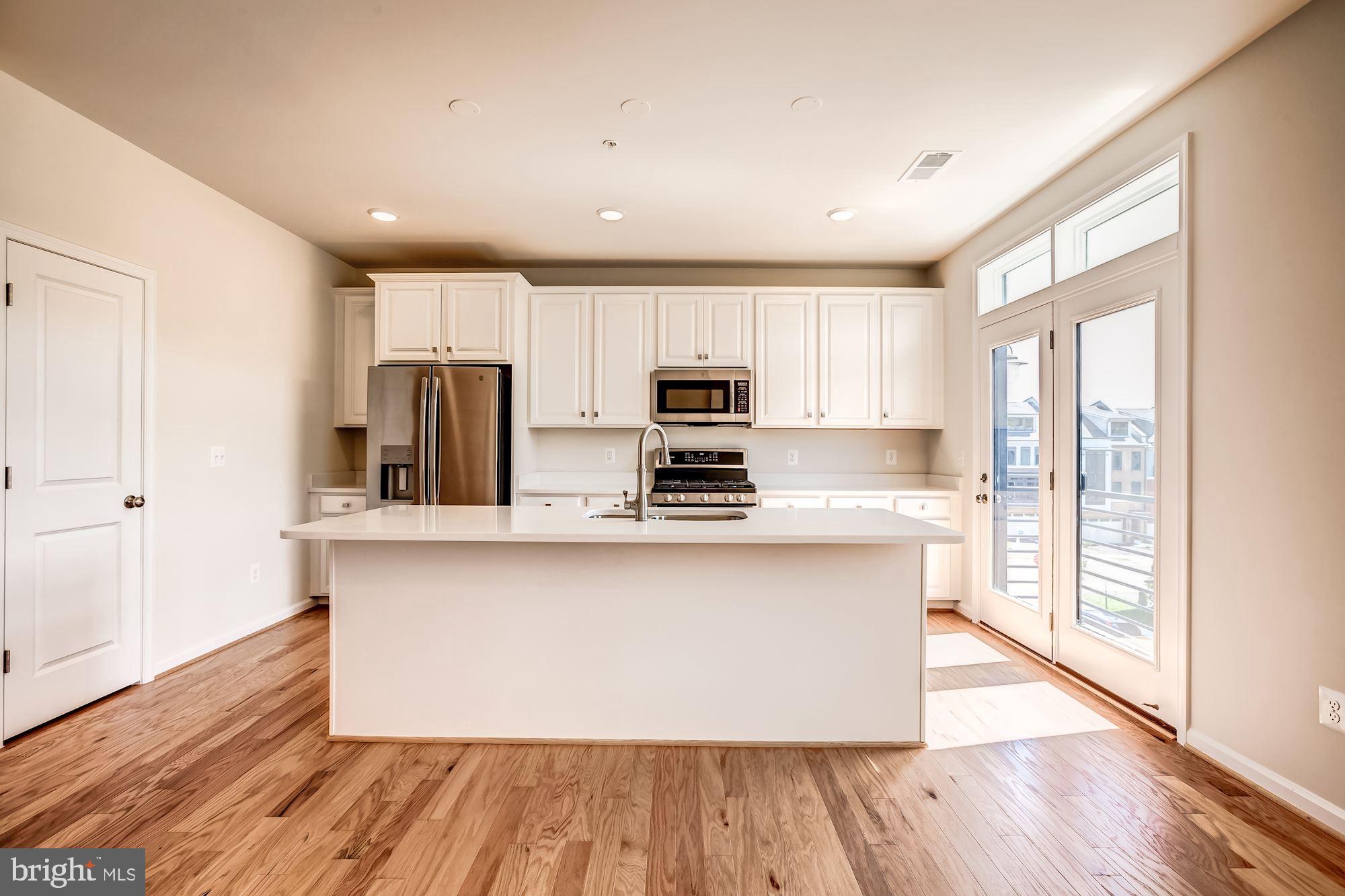 1006 Ribbon Limestone Terrace Southeast Leesburg, VA 20175 - Photo 15 of 40 Gallery Image 15