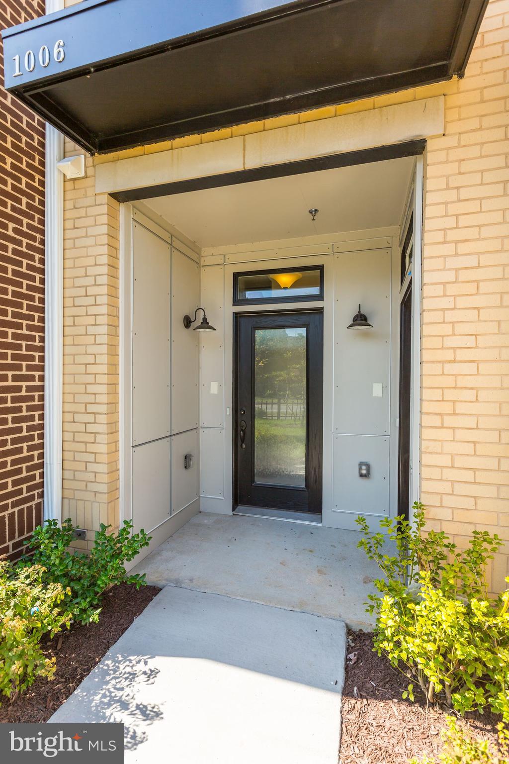 1006 Ribbon Limestone Terrace Southeast Leesburg, VA 20175 - Photo 3 of 40 Gallery Image 3