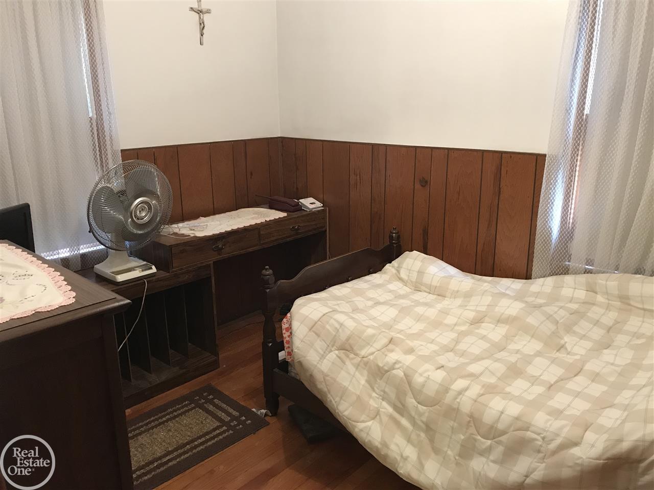 8475 Evergreen Road Detroit, MI 48228 - Photo 7 of 11 31326347-6.JPG
