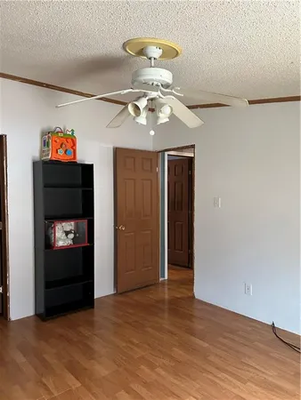 $300,000 | 28846 251st Street, Easton, KS 66020
