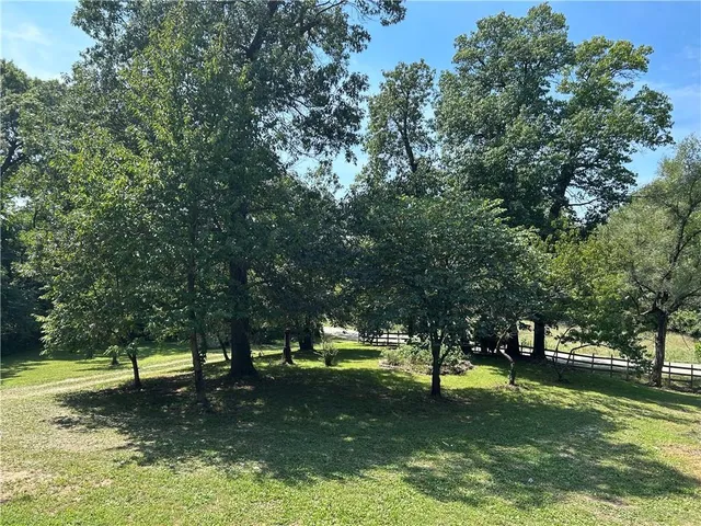 $340,000 | 28846 251st Street, Easton, KS 66020