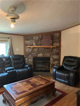 $300,000 | 28846 251st Street, Easton, KS 66020