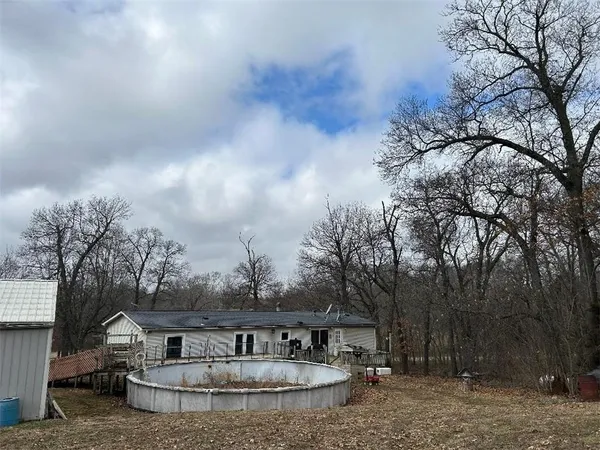 $300,000 | 28846 251st Street, Easton, KS 66020