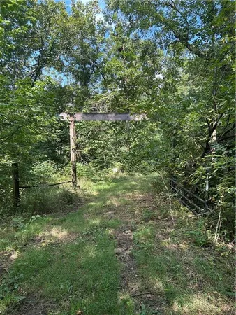 $300,000 | 28846 251st Street, Easton, KS 66020