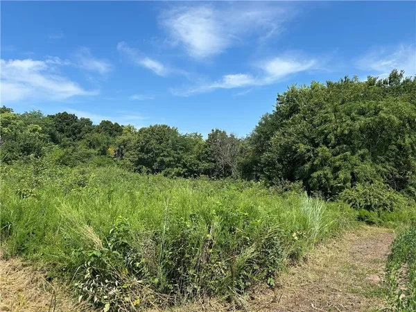 $300,000 | 28846 251st Street, Easton, KS 66020