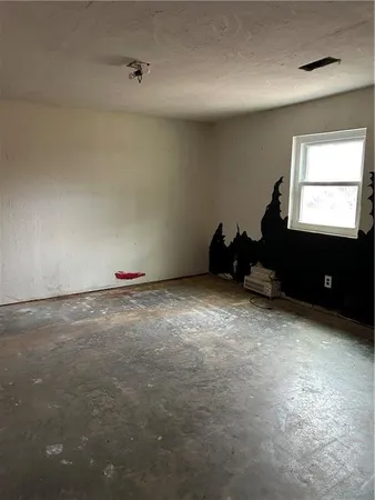 $300,000 | 28846 251st Street, Easton, KS 66020