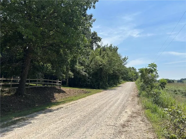 $300,000 | 28846 251st Street, Easton, KS 66020