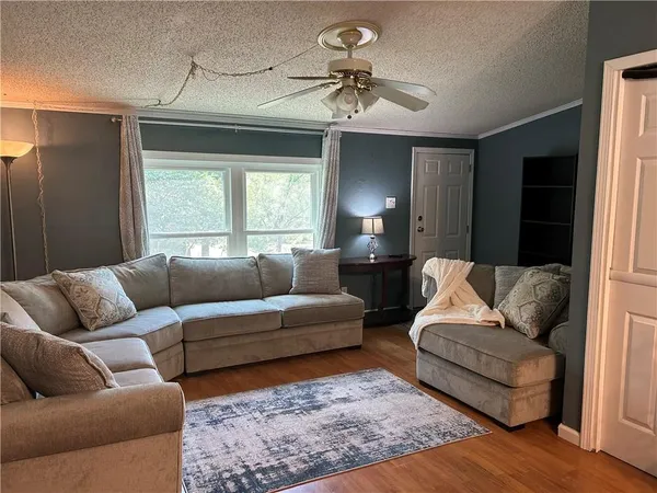 $300,000 | 28846 251st Street, Easton, KS 66020