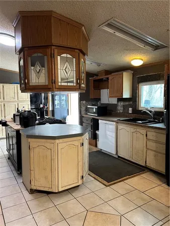 $300,000 | 28846 251st Street, Easton, KS 66020