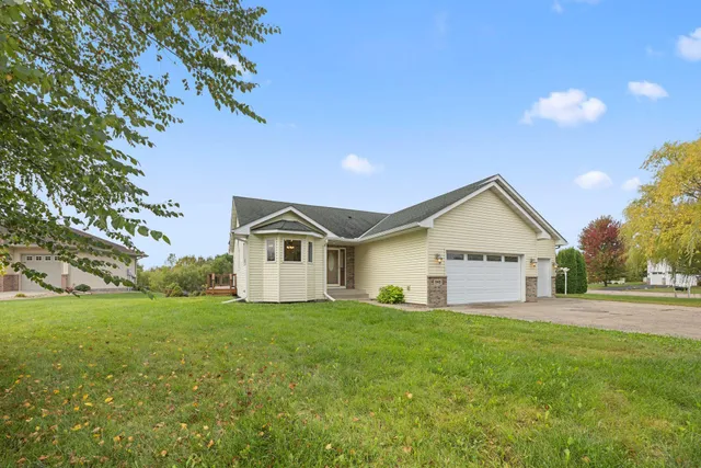 $354,900 | 945 Acacia Circle, Annandale, MN 55302