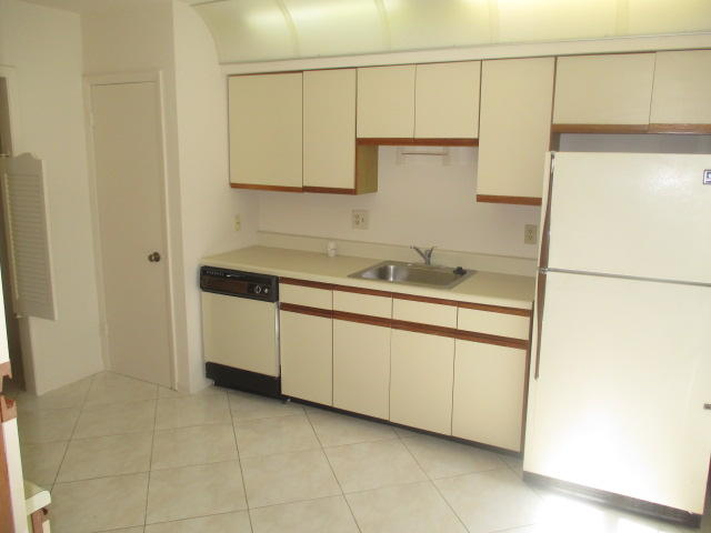 6245 Old Court Road, Unit 201 Boca Raton, FL 33433 - Photo 5 of 12 kitchen
