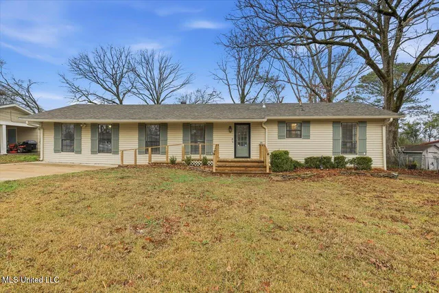 $220,000 | 225 Maxine Drive, Pearl, MS 39208