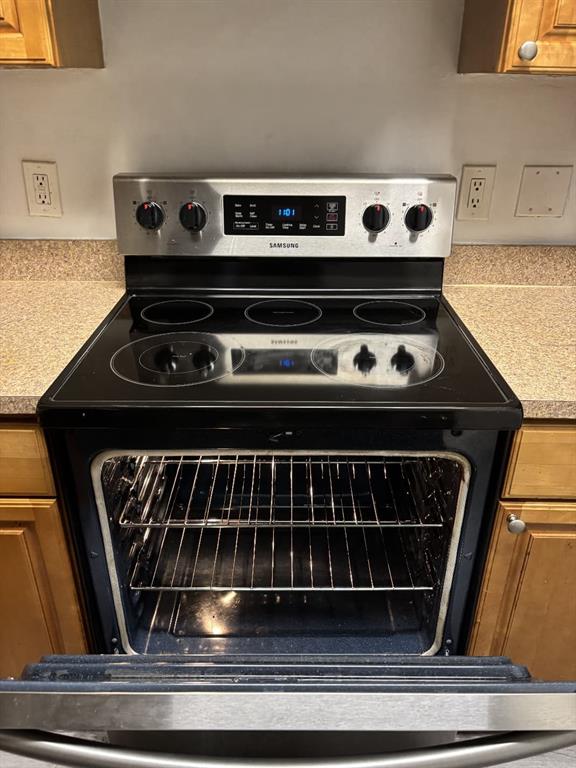 12118 St Andrews Place, Unit 108 Miramar, FL 33025 - Photo 4 of 15 a stove top oven sitting inside of a kitchen