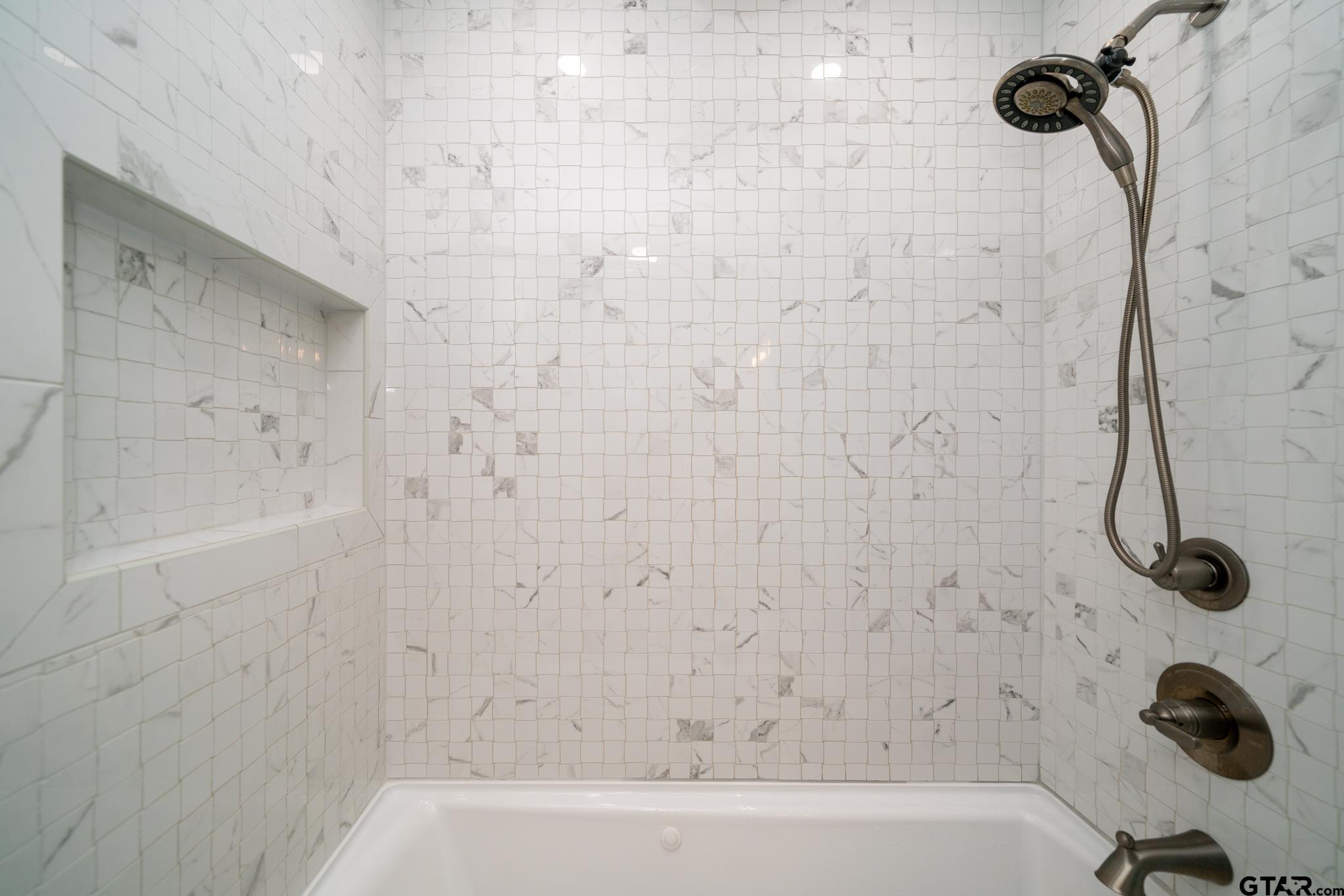 102 Randal Lane Pittsburg, TX 75686 - Photo 35 of 42 a bathroom with a tub