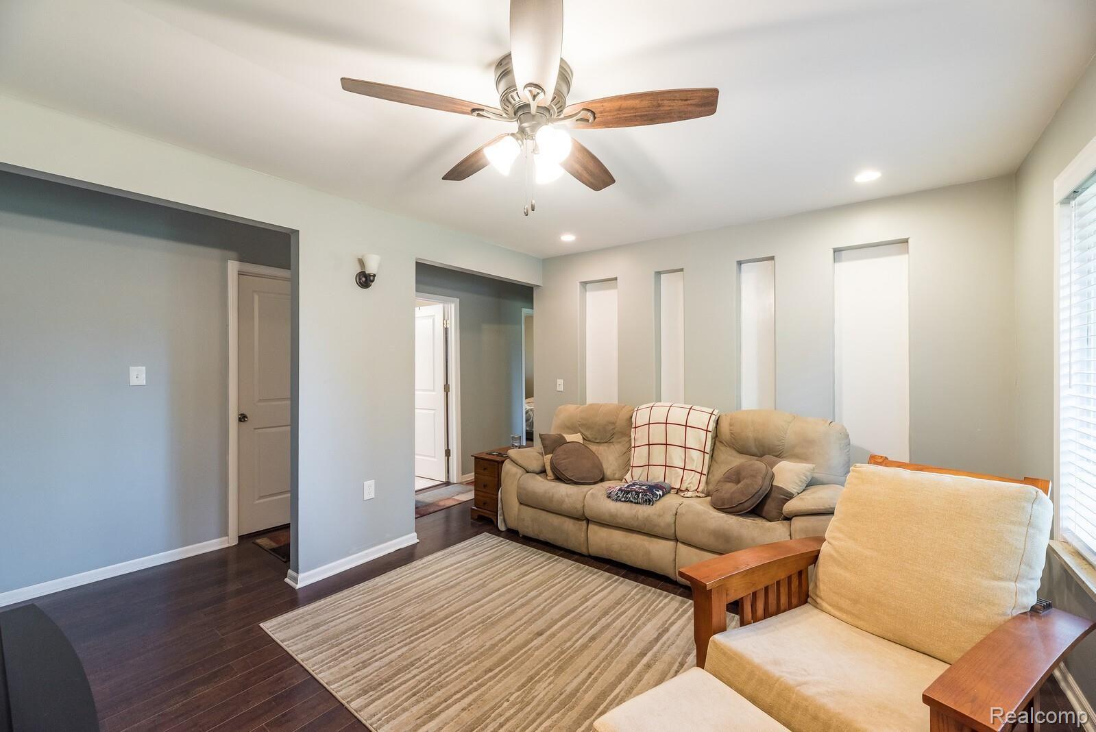 48021 Fuller Road New Baltimore, MI 48051 - Photo 3 of 26 04__DSC7673_mls.jpg
