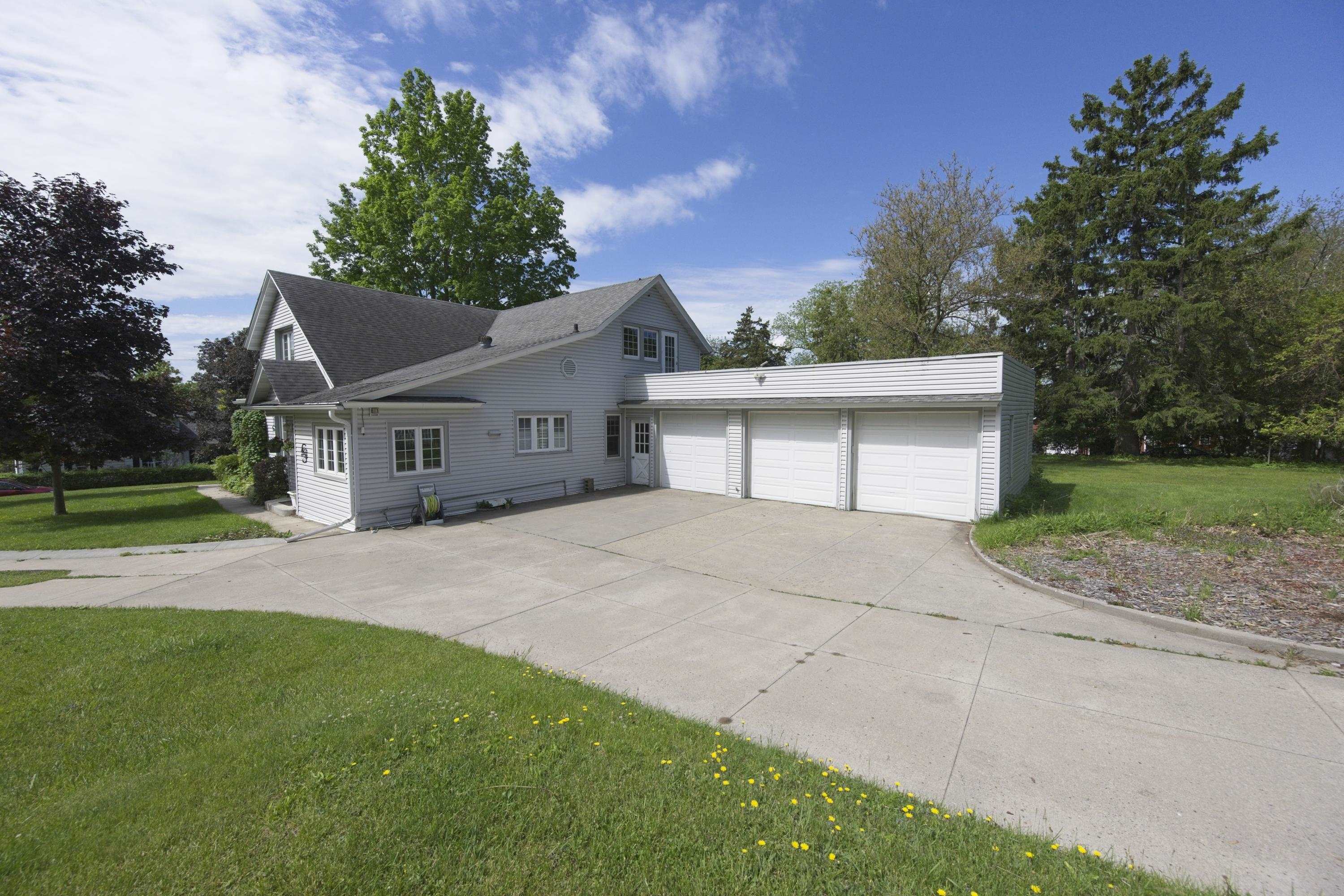 304 10th Baraboo, WI 53913 - Photo 5 of 28