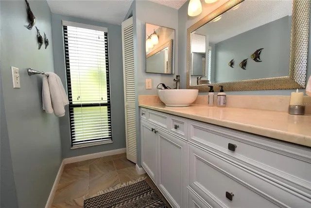 a en suite bathroom with a sink and a mirror