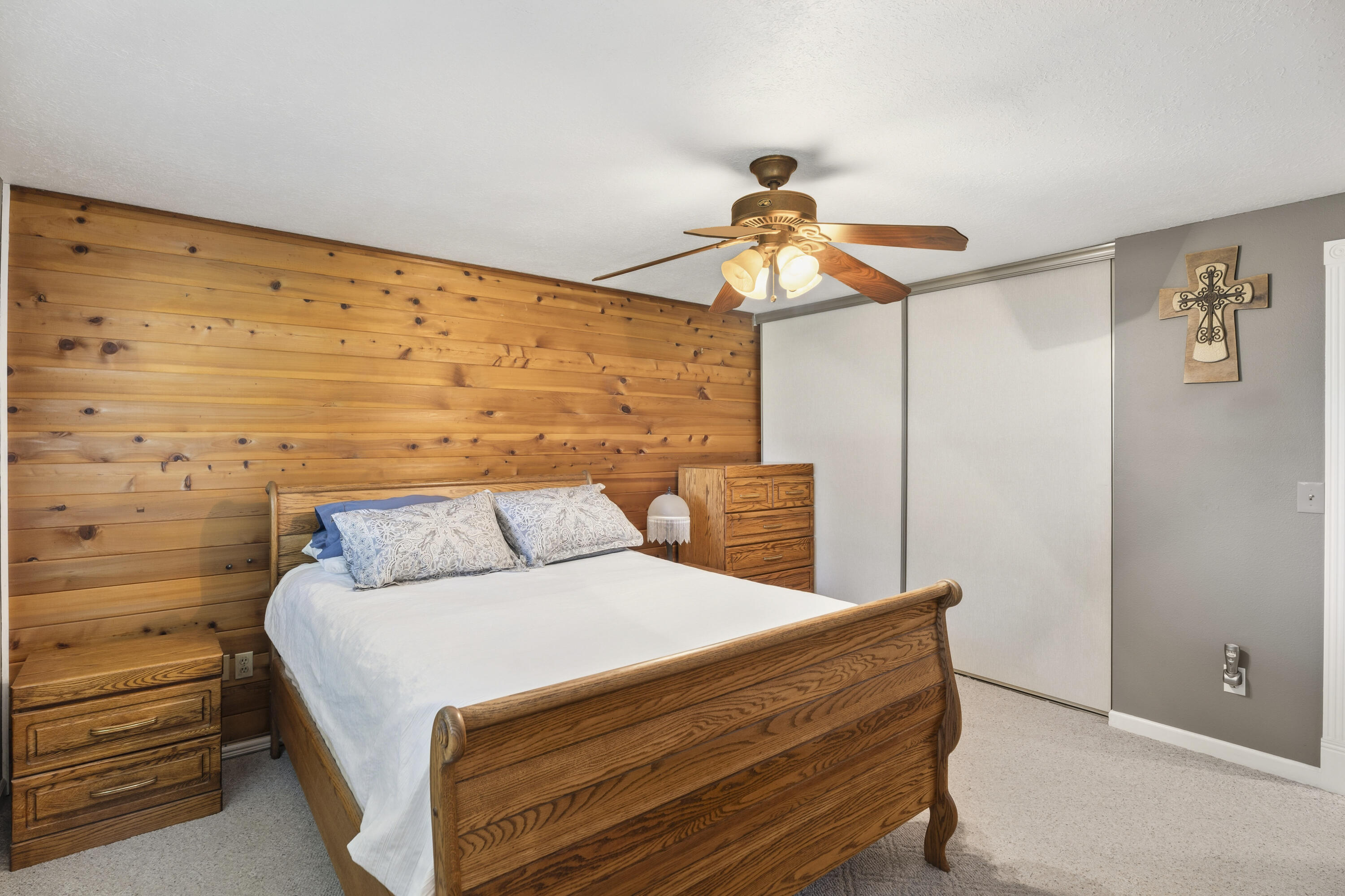61908 Pettigrew Road Bend, OR 97702 - Photo 27 of 62 43-Bedroom