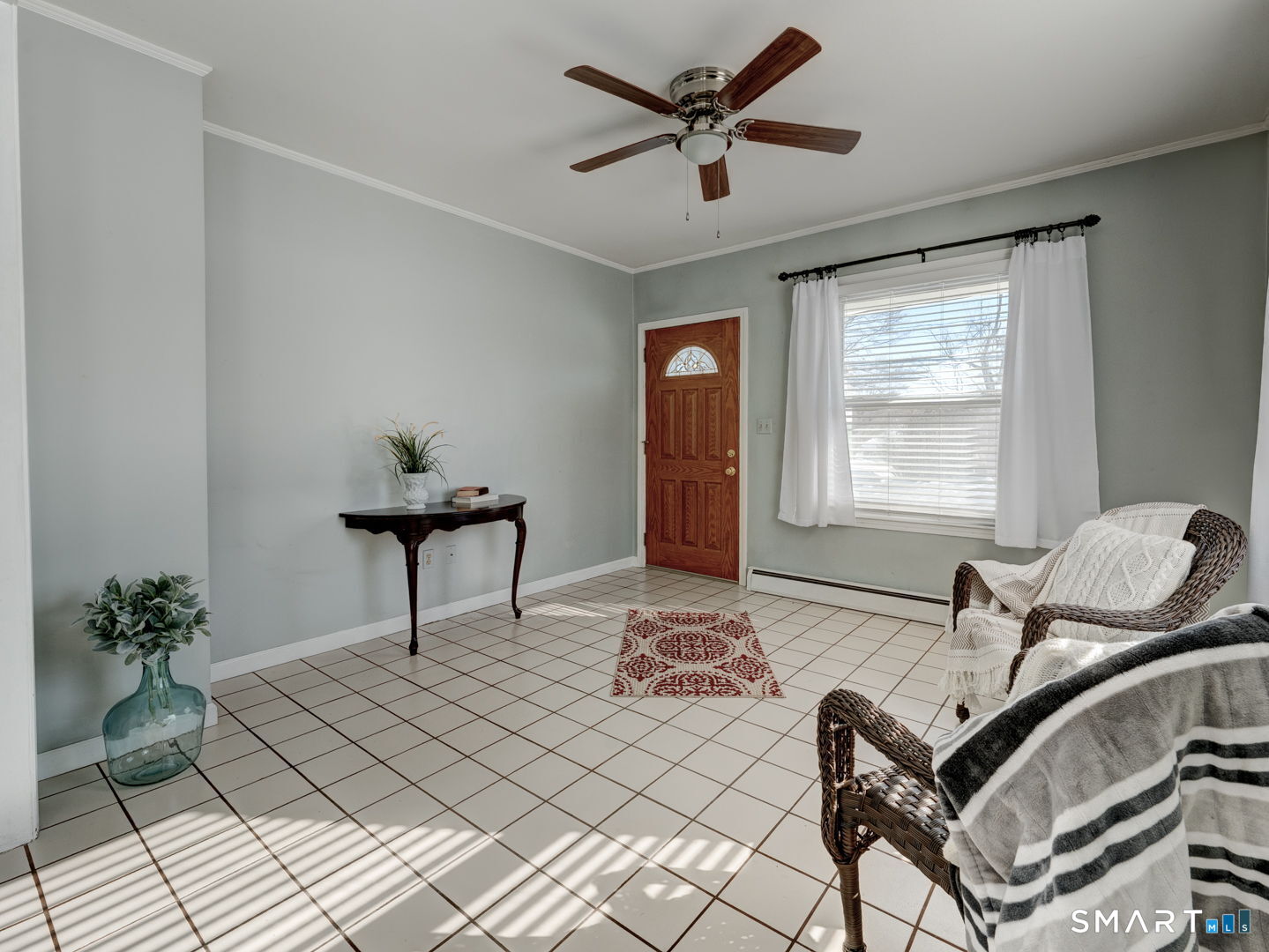 176 New Litchfield Street Torrington, CT 06790 - Photo 3 of 23 Entryway and Living room