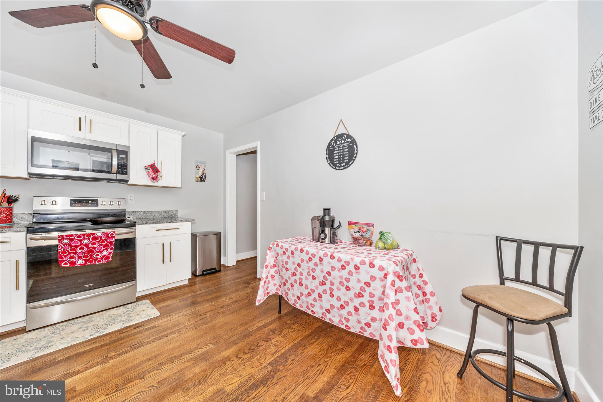 18826 Preston Road Hagerstown, MD 21742 - Photo 14 of 60 a kitchen with a stove and a refrigerator