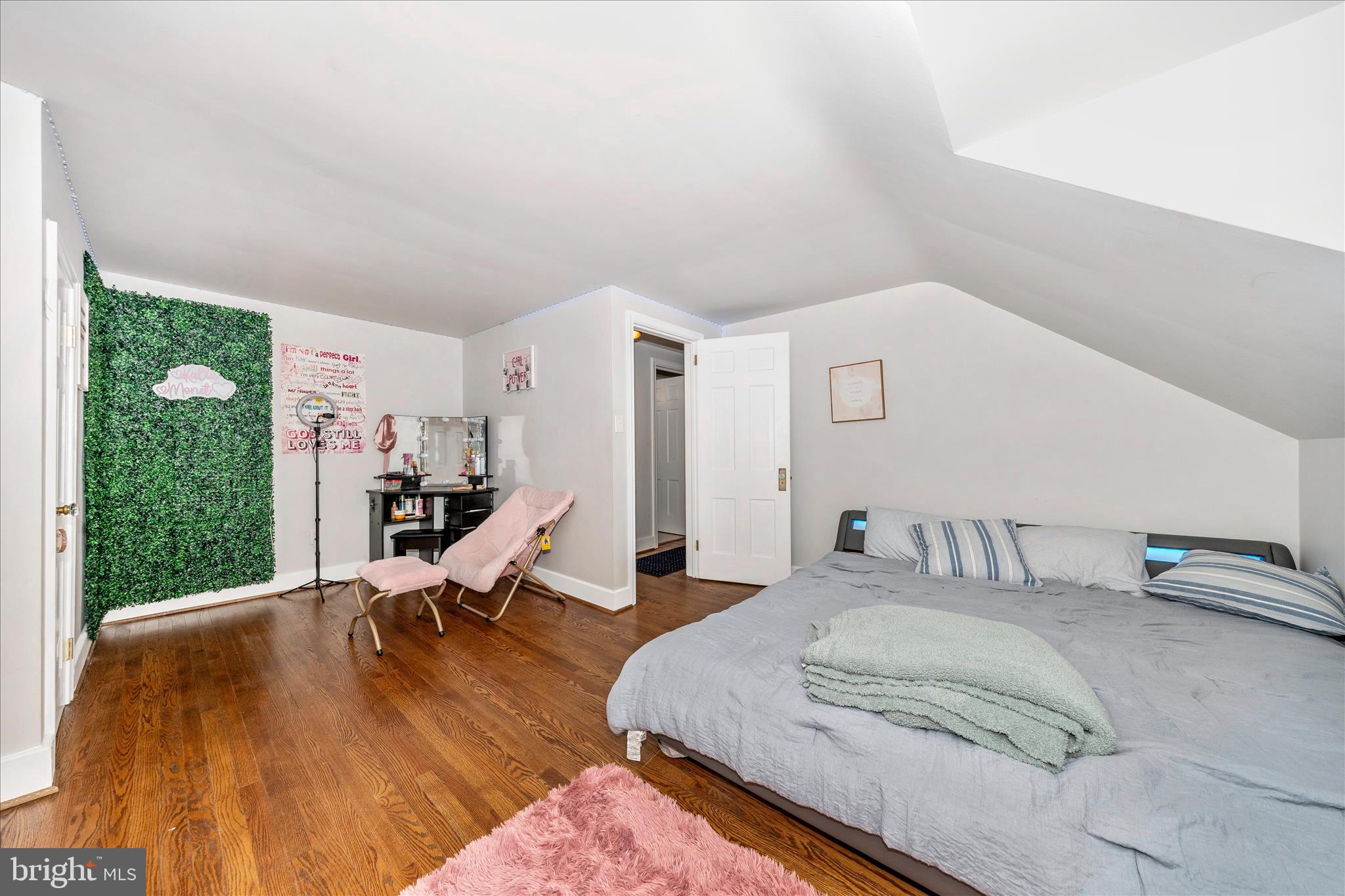 18826 Preston Road Hagerstown, MD 21742 - Photo 40 of 60 a living room with furniture