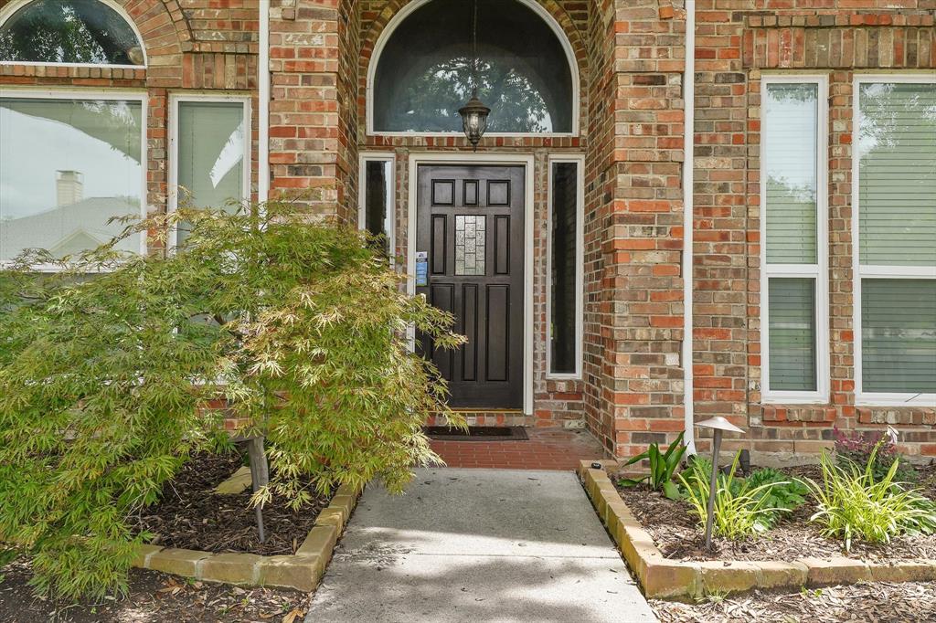 525 Springhill Drive Hurst, TX 76054 - Photo 5 of 40