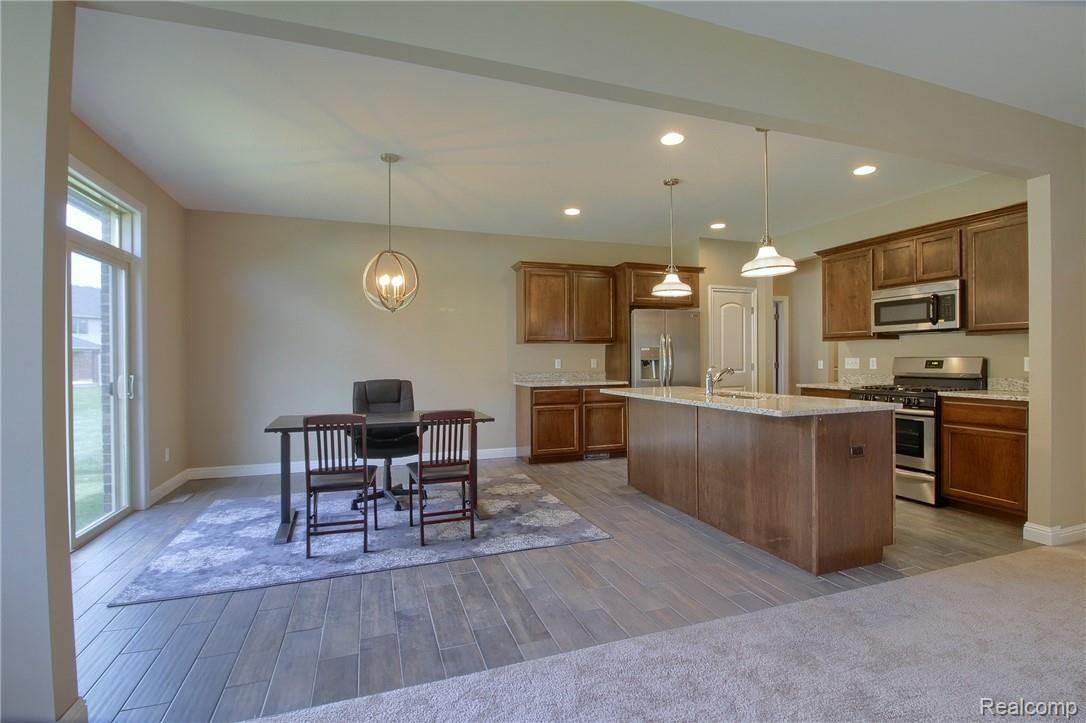 21853 Rio Grande Drive Macomb, MI 48044 - Photo 11 of 31 Kitchen_And_Breakfast_Nook.jpg