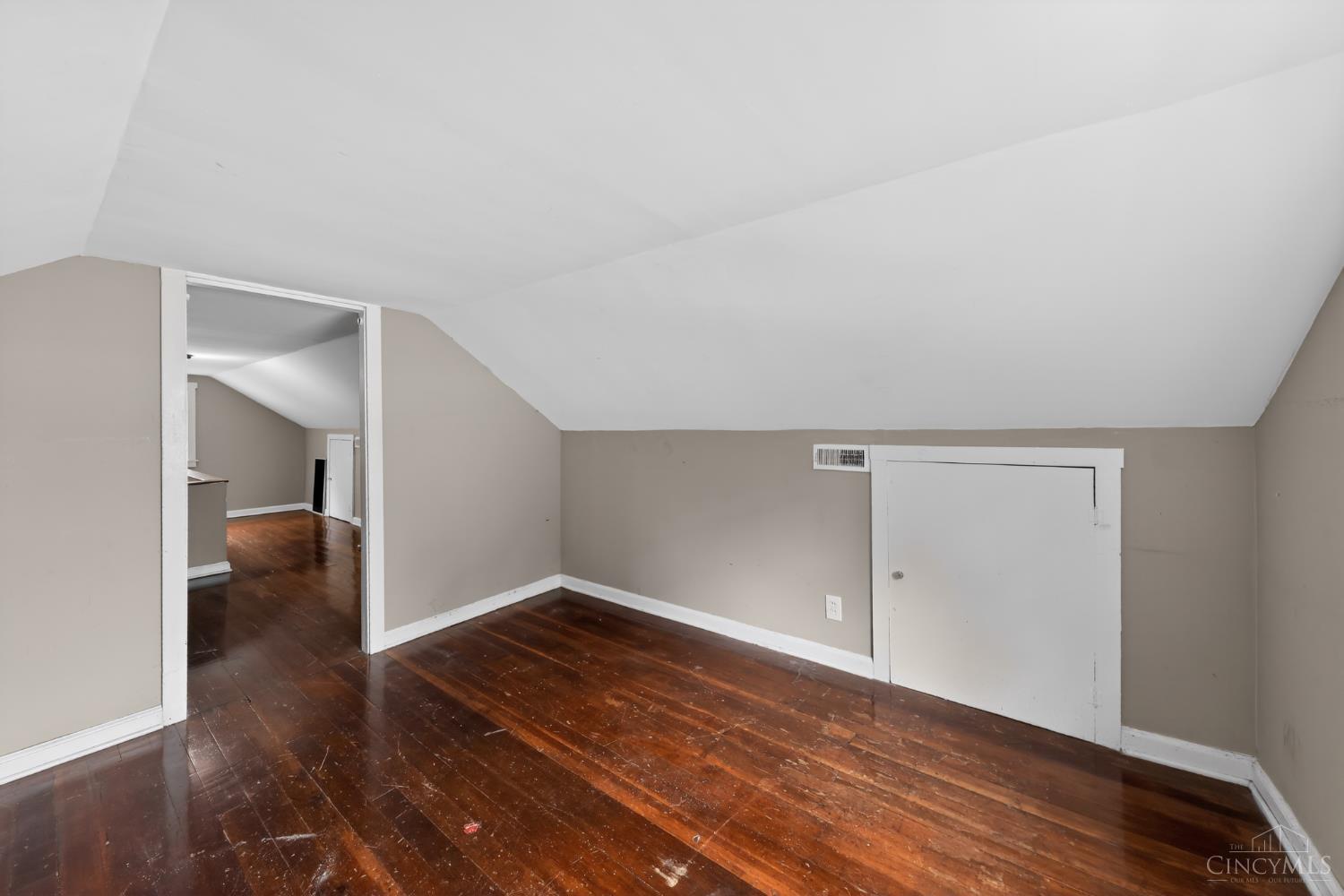 218 Ridgeway Road Cincinnati, OH 45216 - Photo 19 of 30