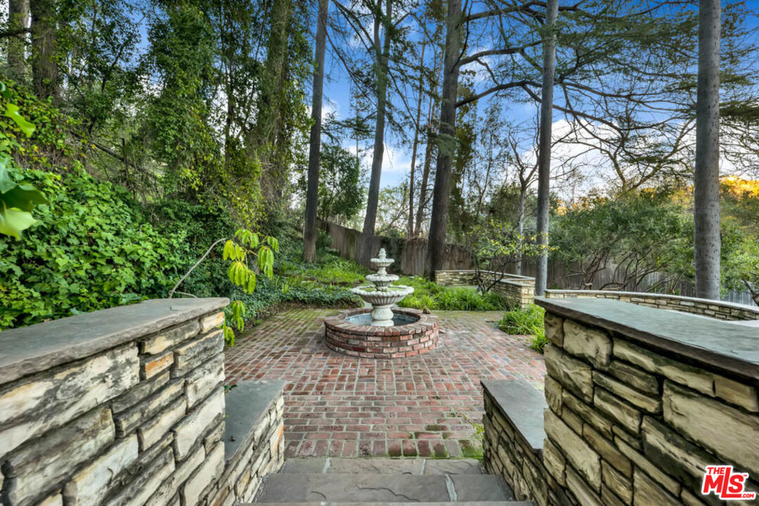 3405 Fryman Road Studio City, CA 91604 - Photo 21 of 28 a view of a patio with chairs and a table