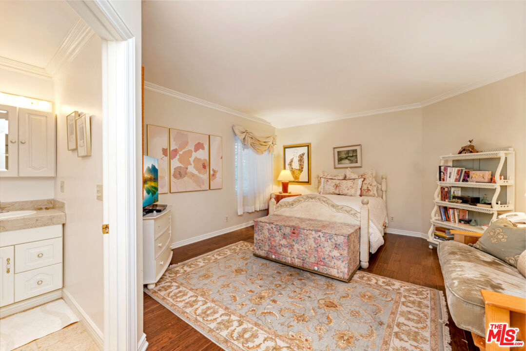 3405 Fryman Road Studio City, CA 91604 - Photo 10 of 28 a bedroom with a bed and a cabinets