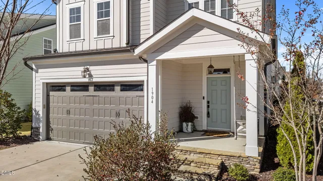 a view of entryway with livingroom and furniture