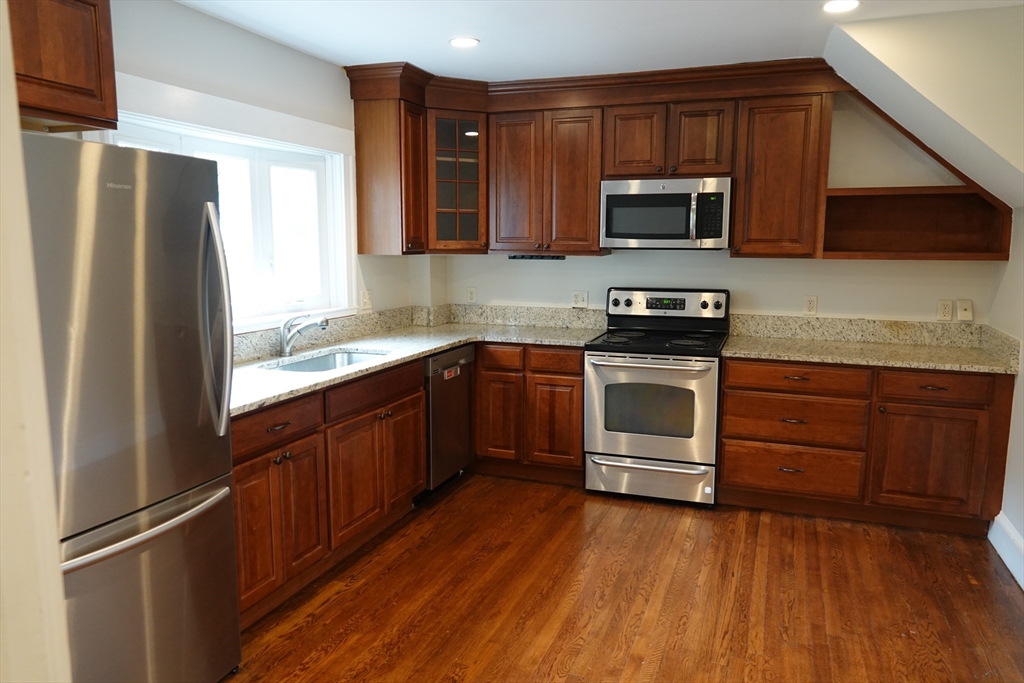 80 Center Street Burlington, MA 01803 - Photo 5 of 27