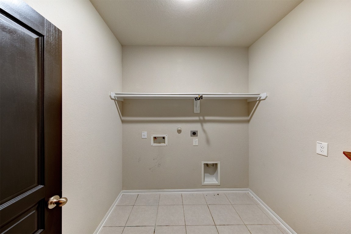 2164 Dale Street Alvin, TX 77511 - Photo 28 of 35 a view of an empty room
