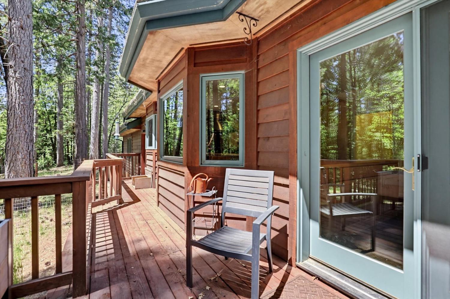 14517 North Bloomfield Road Nevada City, CA 95959 - Photo 72 of 78 a view of a patio with a dining table and chairs