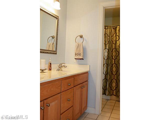 4606 Charlottesville Road Greensboro, NC 27410 - Photo 15 of 16 Bath.