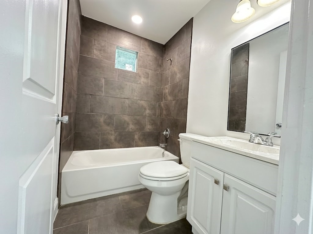 3507 Good Hope Street, Unit 1/2 Houston, TX 77021 - Photo 5 of 6 the bathroom is fully equipped. The window faces the front/driveway/street.