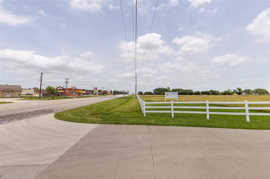 836 Debbie Lane Pilot Point, TX 76258 - Photo 10 of 35