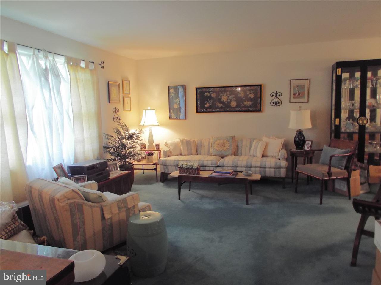 633 Greendale Road York, PA 17403 - Photo 2 of 17 Gallery Image 2