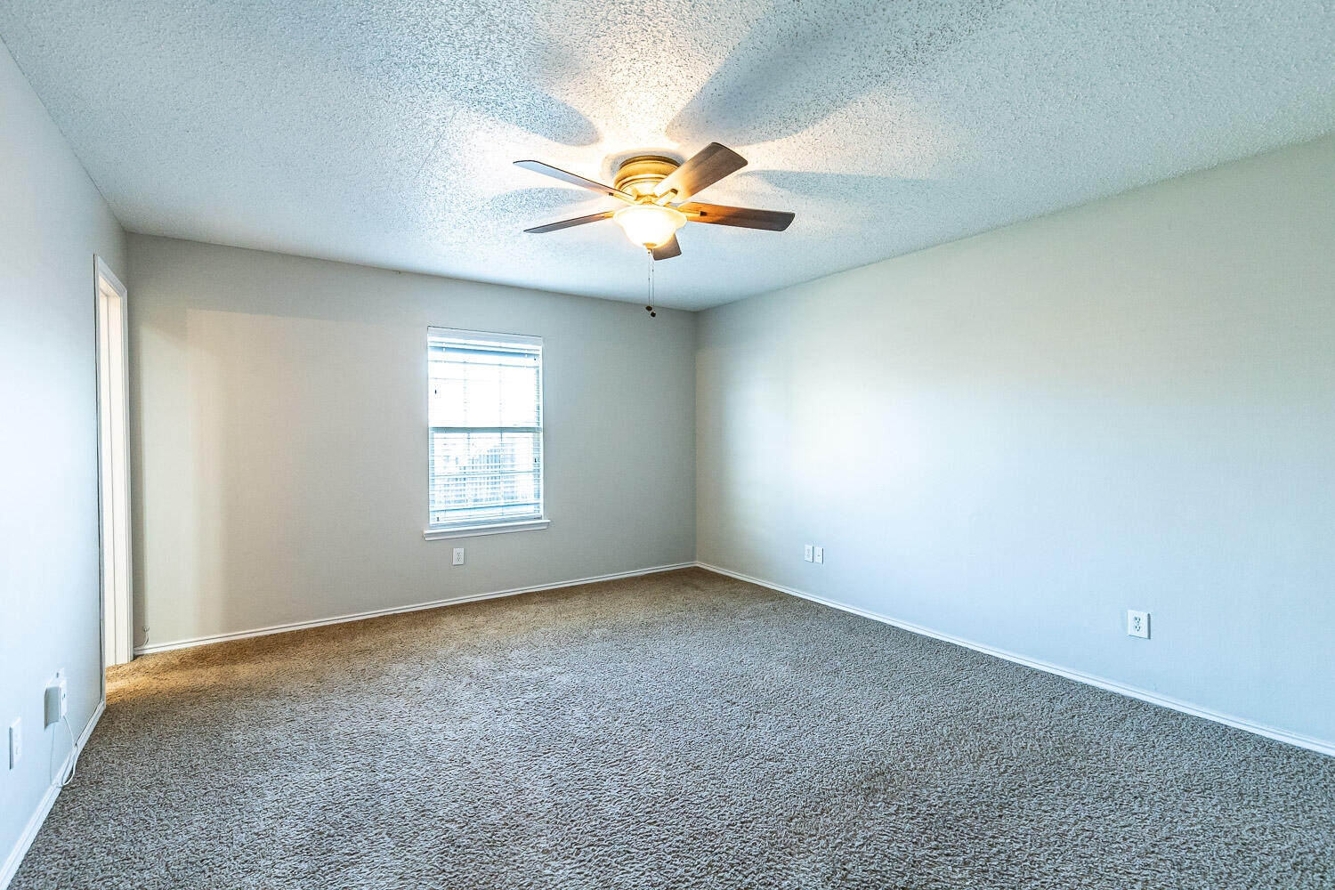 538 North Kirby Avenue Lubbock, TX 79416 - Photo 17 of 22 an empty room with windows and fan