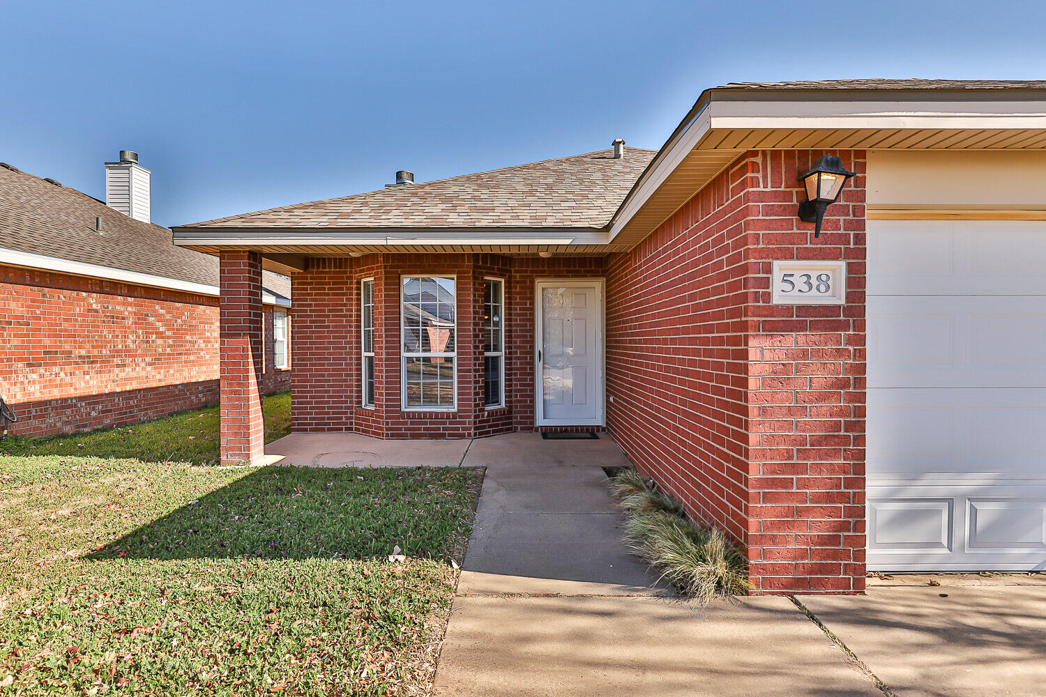 538 North Kirby Avenue Lubbock, TX 79416 - Photo 2 of 22 a front view of a house with garden